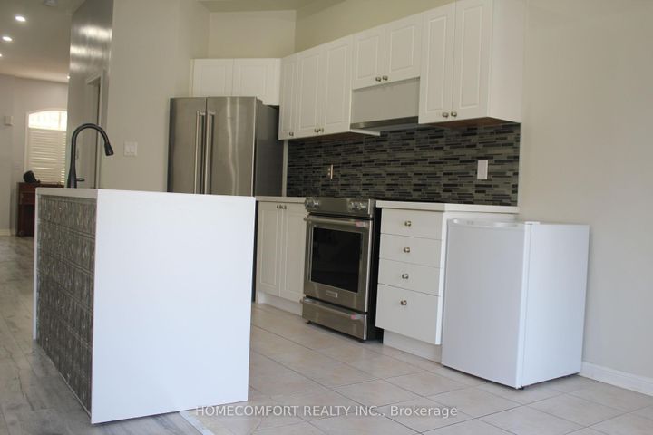 Photo 5 at 18 Glendennan Avenue, Cornell, Markham