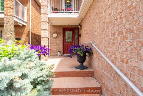 Photo 2 at 259 Tall Grass Trail, East Woodbridge, Vaughan