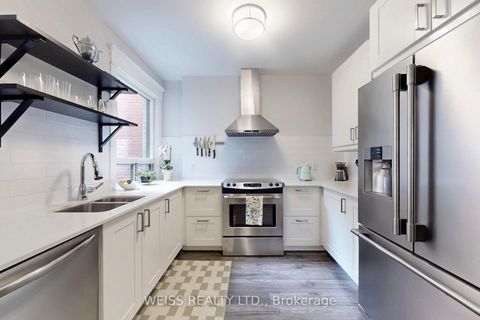 Photo 7 at 758 Richmond Street W, Niagara, Toronto