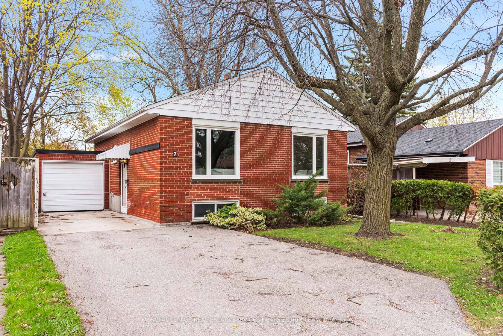 7 Kecala Road, Dorset Park, Toronto 