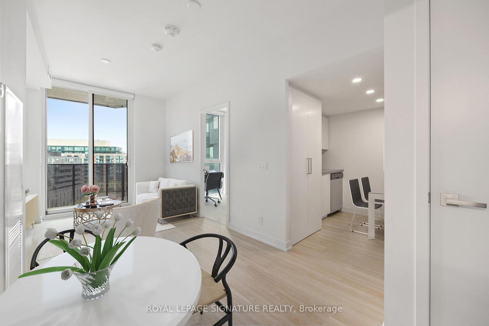 824 - 30 Tretti Way, Clanton Park, Toronto photo number 2 824 - 30 Tretti Way, Clanton Park, Toronto photo number 2