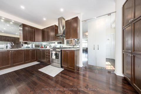 Photo 11 at 28 - 8777 Dufferin Street, Patterson, Vaughan