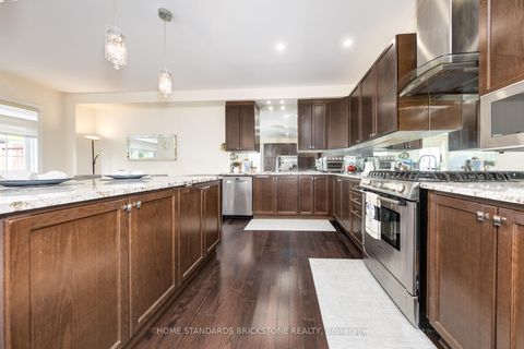 Photo 12 at 28 - 8777 Dufferin Street, Patterson, Vaughan