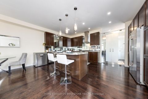Photo 15 at 28 - 8777 Dufferin Street, Patterson, Vaughan