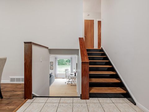 Photo 4 at 37 Farmcote Road, Don Mills, Toronto