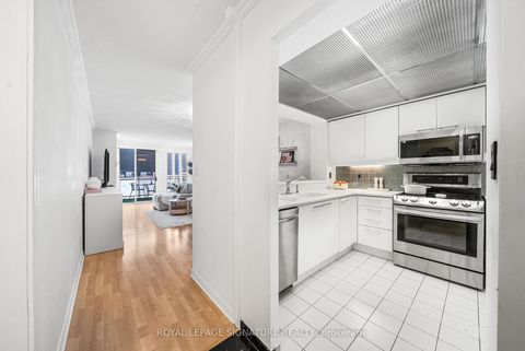 Photo 3 at 206 - 18 Hollywood Avenue, Willowdale East, Toronto