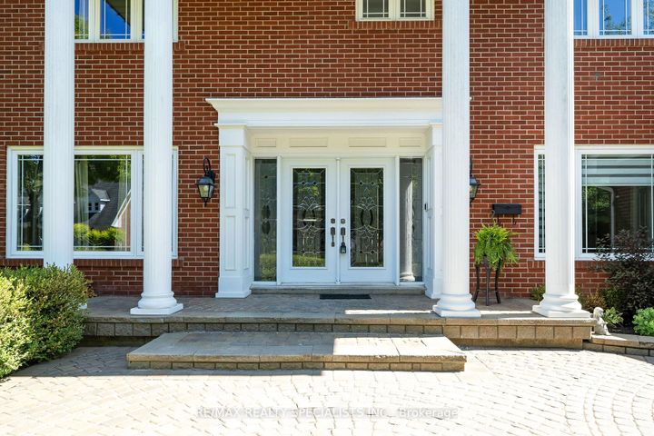 Photo 3 at 1480 Ballyclare Drive, Erindale, Mississauga