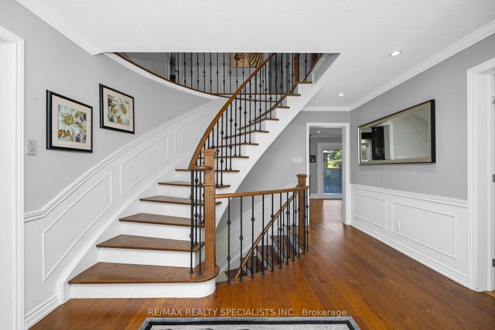 Photo 5 at 1480 Ballyclare Drive, Erindale, Mississauga