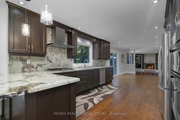 Photo 9 at 1480 Ballyclare Drive, Erindale, Mississauga