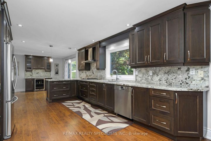 Photo 10 at 1480 Ballyclare Drive, Erindale, Mississauga