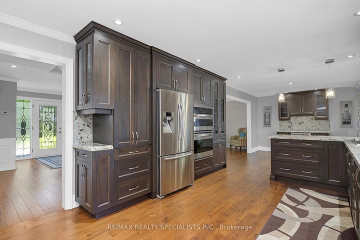 Photo 11 at 1480 Ballyclare Drive, Erindale, Mississauga