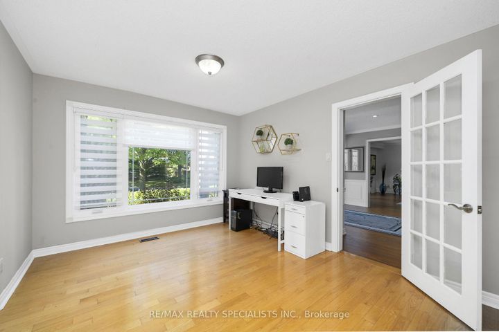 Photo 18 at 1480 Ballyclare Drive, Erindale, Mississauga