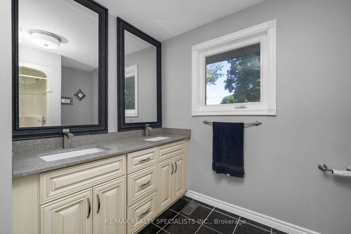 Photo 25 at 1480 Ballyclare Drive, Erindale, Mississauga