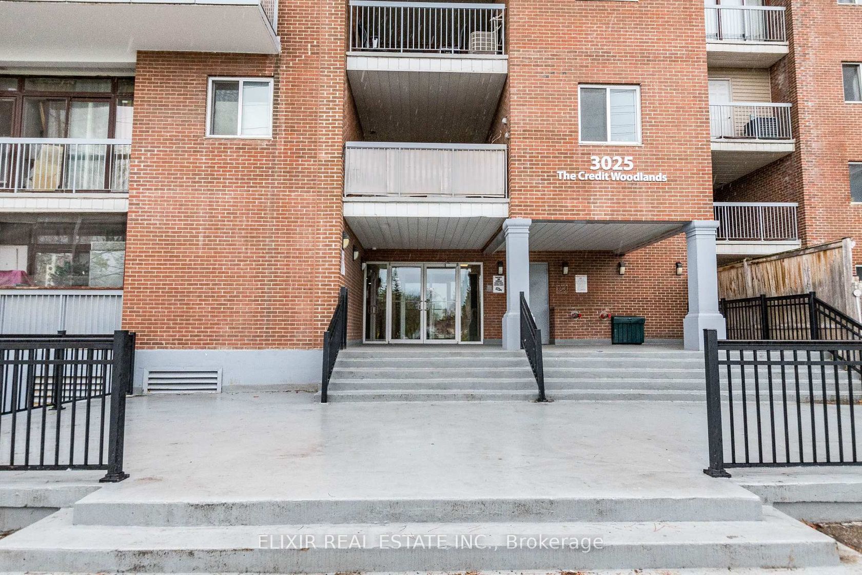 336 - 3025 The Credit Woodlands Drive, Erindale, Mississauga by Loree Meneguzzi Real Estate 336 - 3025 The Credit Woodlands Drive, Erindale, Mississauga
