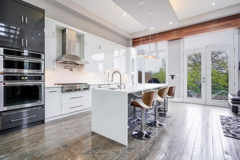 Photo 7 at 1A Roblin Avenue, East York, Toronto