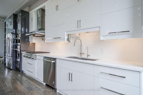 Photo 10 at 1A Roblin Avenue, East York, Toronto