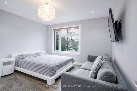 Photo 32 at 1A Roblin Avenue, East York, Toronto