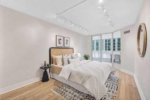 Photo 15 at 406 - 10 Kenneth Avenue, Willowdale East, Toronto