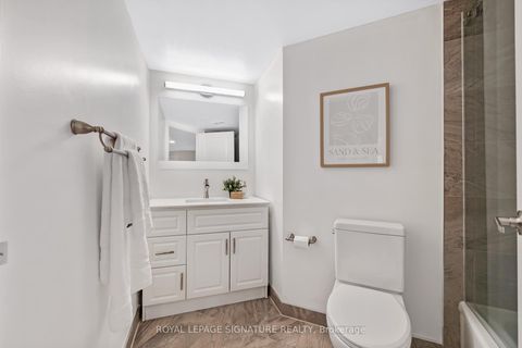 Photo 17 at 406 - 10 Kenneth Avenue, Willowdale East, Toronto