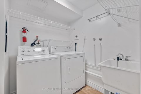 Photo 18 at 406 - 10 Kenneth Avenue, Willowdale East, Toronto