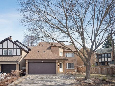 Photo 2 at 53 Peter Andrew Crescent, Brownridge, Vaughan