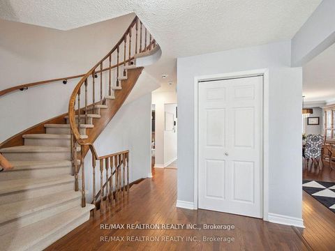 Photo 3 at 53 Peter Andrew Crescent, Brownridge, Vaughan