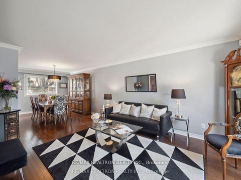 Photo 4 at 53 Peter Andrew Crescent, Brownridge, Vaughan