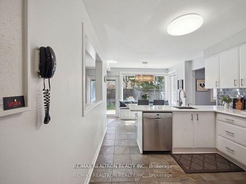 Photo 12 at 53 Peter Andrew Crescent, Brownridge, Vaughan