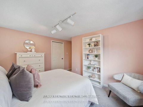 Photo 36 at 53 Peter Andrew Crescent, Brownridge, Vaughan