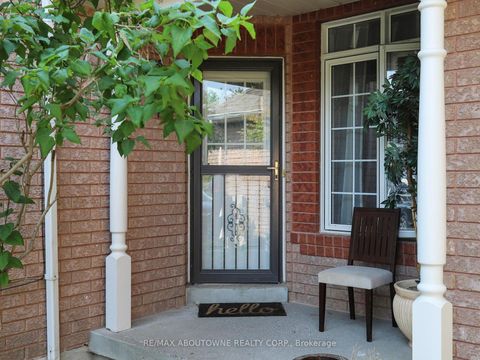 Photo 2 at 44 Craddock Street, Maple, Vaughan