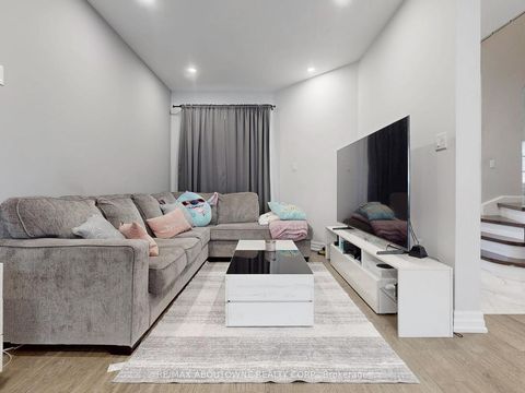 Photo 6 at 44 Craddock Street, Maple, Vaughan