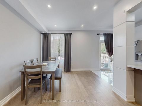 Photo 7 at 44 Craddock Street, Maple, Vaughan