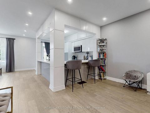 Photo 8 at 44 Craddock Street, Maple, Vaughan