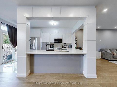Photo 9 at 44 Craddock Street, Maple, Vaughan