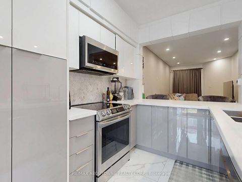 Photo 10 at 44 Craddock Street, Maple, Vaughan