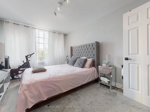 Photo 16 at 44 Craddock Street, Maple, Vaughan