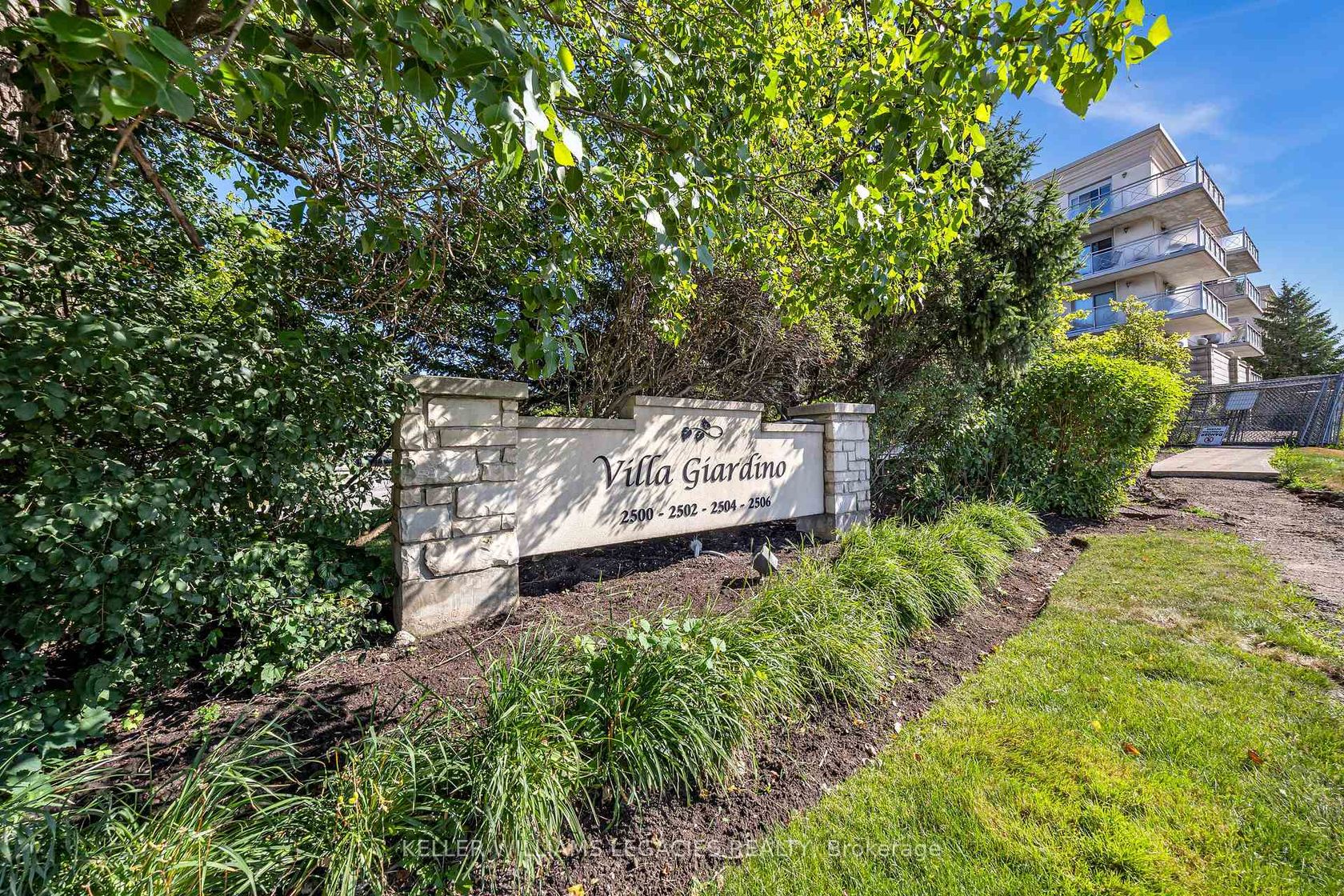 202 - 2500 Rutherford Road, Maple, Vaughan 