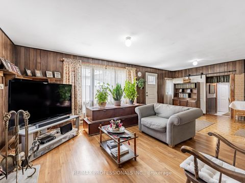Photo 11 at 21 Waterbury Drive, Richview, Toronto
