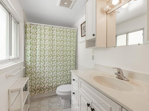 Photo 18 at 21 Waterbury Drive, Richview, Toronto