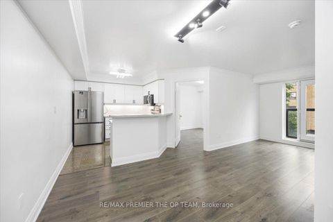 Photo 6 at 401 - 800 Spadina Road, Forest Hill South, Toronto