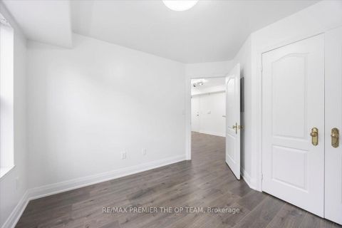 Photo 18 at 401 - 800 Spadina Road, Forest Hill South, Toronto