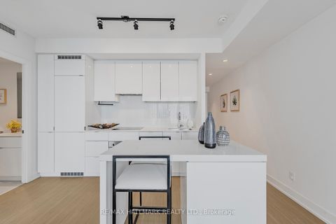 Photo 2 at 5512 - 7 Grenville Street, Bay Street Corridor, Toronto