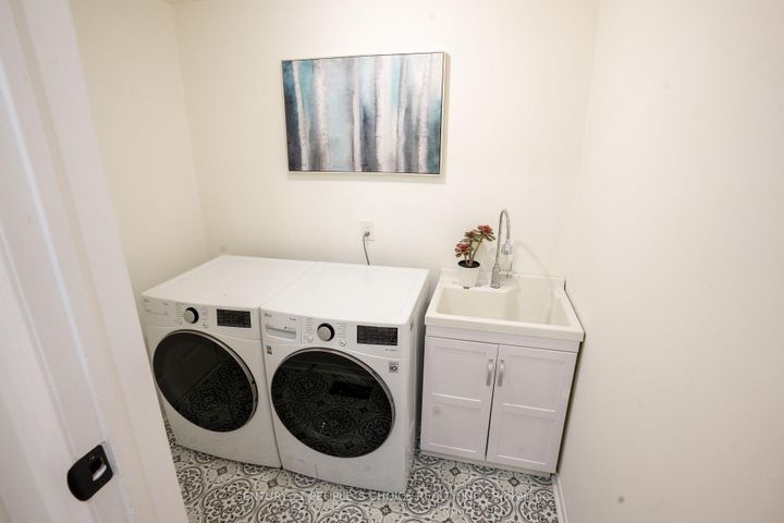 Photo 20 at 111 Brisdale Drive, Fletcher's Meadow, Brampton