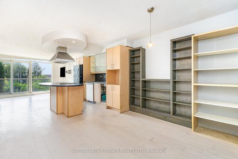 Photo 4 at 220 - 550 Queens Quay W, Waterfront Communities C1, Toronto