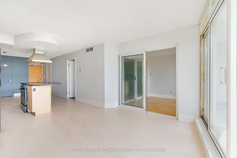 Photo 9 at 220 - 550 Queens Quay W, Waterfront Communities C1, Toronto