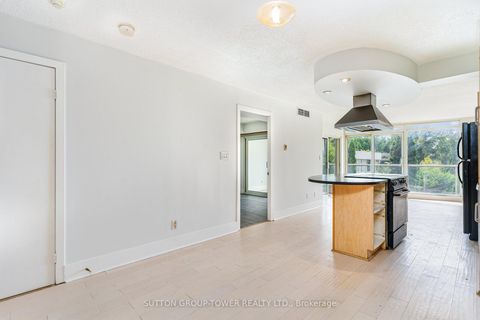 Photo 10 at 220 - 550 Queens Quay W, Waterfront Communities C1, Toronto