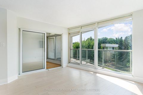 Photo 11 at 220 - 550 Queens Quay W, Waterfront Communities C1, Toronto