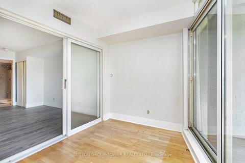 Photo 14 at 220 - 550 Queens Quay W, Waterfront Communities C1, Toronto