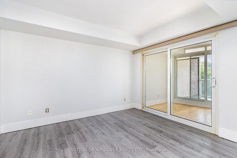 Photo 17 at 220 - 550 Queens Quay W, Waterfront Communities C1, Toronto