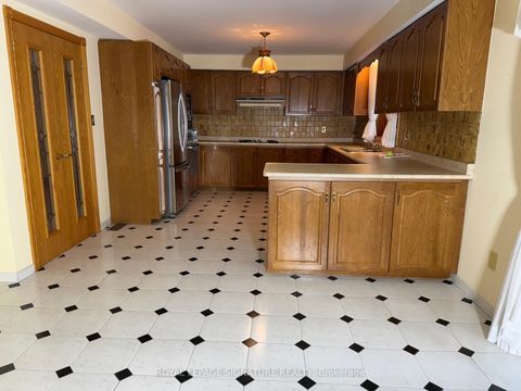 Photo 9 at 450 O'Connor Drive, East York, Toronto